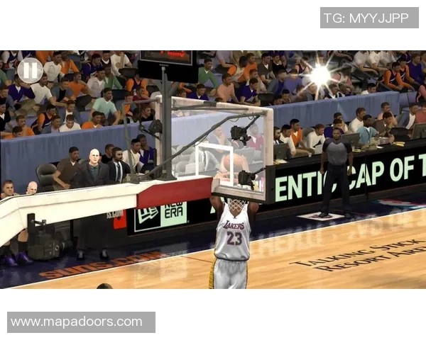 东契奇半场制导 詹姆斯快下劈扣得手