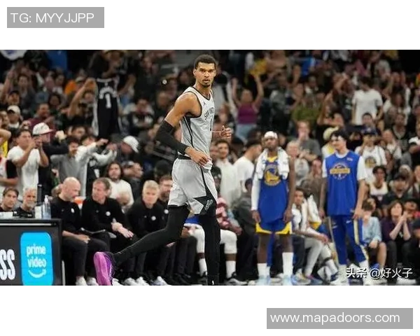 维克托-文班亚马伤愈回归，马刺主场119-101大胜雄鹿，第四节一度领先39分